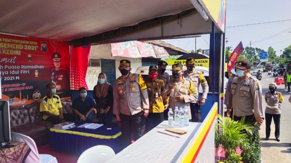KAPOLRES BATU CEK POS PENYEKATAN DI WILAYAH KASEMBON DAN NGANTANG UNTUK PASTIKAN SEMUA SUDAH SIAP MELAYANI MASYARAKAT