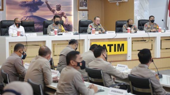 Pejabat Utama Polda Jatim dan Polres/ta Jajaran Menerima Pengarahan Dari Irwasum Mabes Polri