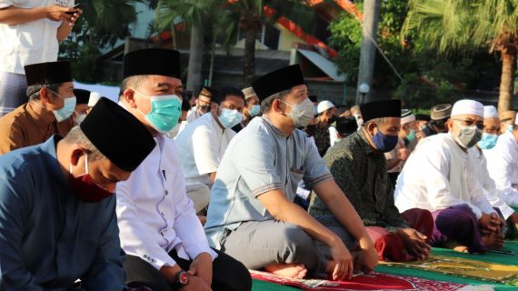 POLRES BATU GELAR SHOLAT IED 1442 H DENGAN ATURAN PROKES YG KETAT