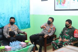 Pangdam V Brawijaya, Kapolda Jatim bersama Kakor Binmas Serta Forkopimda Daerah Melakukan Pengecekan di Kecamatan Arosbaya