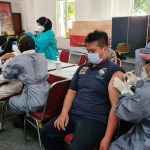 Sambut HUT Bhayangkara Ke-75, Masyarakat Antusias Pelaksanaan Vaksinasi Masal di Polrestabes Surabaya