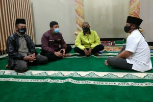 Anggota Bhabinkamtibmas Desa Sumbrejo , Silaturahmi Sambang Tokoh Masyarakat Dan berikan himbauan 5M