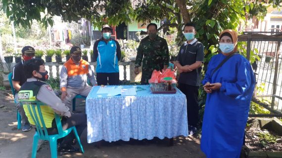 BHABINKAMTIBMAS DESA NGANTRU KEC NGANTANG MELAKSANAKAN TRACING  KEPADA KELUARGA MASYARAKAT YG POSITIF COVID 19