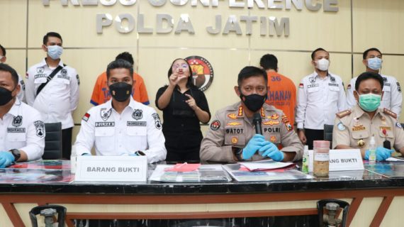 Polda Jatim Gagalkan Penyelundupan Ribuan Benih Lobster Jenis Pasir dan Mutiara