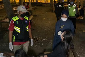 Hari Pertama PPKM Darurat Diberlakukan, Petugas Gabungan Bubarkan Kerumunan di Bojonegoro