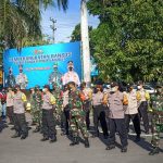 Kapolres Kediri Kota Bersama Dandim 0809 Kediri Berangkatkan Bansos rangka PPKM Darurat TNI – Polri