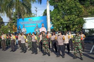 Kapolres Kediri Kota Bersama Dandim 0809 Kediri Berangkatkan Bansos rangka PPKM Darurat TNI – Polri