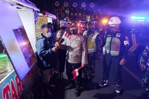 Kibarkan Bendera Merah Putih Sebagai Simbol Optimisme Lawan Covid-19