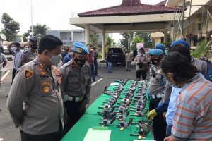 PEMERIKSAAN DAN PENGECEKAN BERKALA SENPI INVENTARIS DINAS POLRES BATU