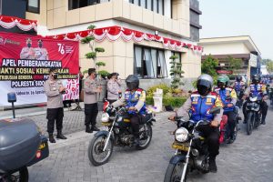 Gelorakan Kemerdekaan Republik Indonesia, Kapolresta Sidoarjo Bagikan 5.000 Bendera Merah Putih dan Baksos