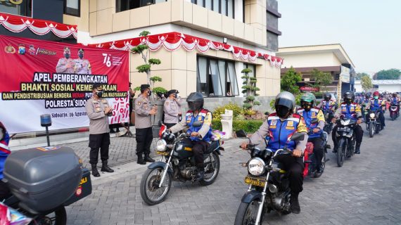 Gelorakan Kemerdekaan Republik Indonesia, Kapolresta Sidoarjo Bagikan 5.000 Bendera Merah Putih dan Baksos
