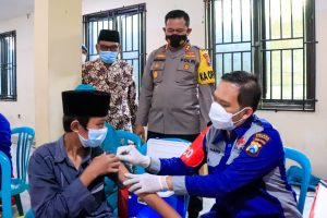 Ratusan Santri Ponpes Tambakberas Jalani Vaksinasi Yang Digelar Polres Jombang