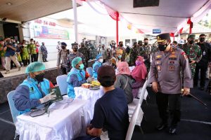 Gandeng PCNU Banyuwangi, Kapolri Kejar Target 70 Persen Vaksinasi Presiden Jokowi