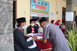 Percepat Vaksinasi Covid-19, Polres Bangkalan Vaksin Keliling Pakai Baju ‘Sakera Marlena