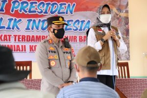 Forkopimda Batu Salurkan Bantuan dari Presiden Untuk Korban Banjir Bandang