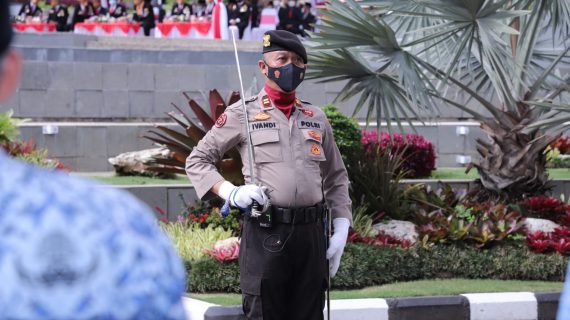 Hari Pahlawan, Kasi Humas polres Batu jadi Komandan Upacara