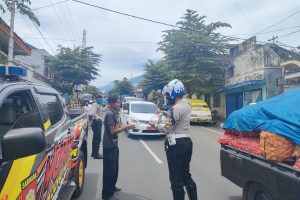 Operasi Zebra Semeru 2021, Satlantas Polres Batu Bagi Masker dan Sosialisasi Prokes