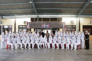 Hari Kedua Menjabat Kapolres Sampang, AKBP Arman S.IK, M.Si Gandeng Akbid Graha Husada Siapkan 400 Relawan Vaksinator Covid-19