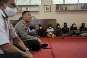 Kunjungi Puluhan Pelajar Asal Papua, Kapolres Berikan Motivasi dan Semangat