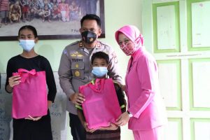 Peduli Anak Jalanan, Kapolres Blitar Kota Berikan Edukasi dan Vaksinasi.