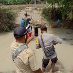 Perjuangan Bripka Suyono Bersama Petugas Vaksinasi di Bojonegoro, Seberangi Sungai Untuk Herd Immunity
