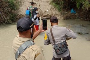Perjuangan Bripka Suyono Bersama Petugas Vaksinasi di Bojonegoro, Seberangi Sungai Untuk Herd Immunity