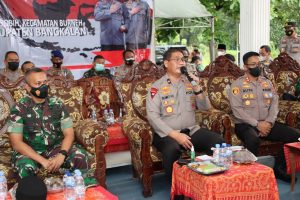 Tinjau Vaksin Serentak di Bangkalan, Wakapolda Jatim Beri Motivasi Warga dan Santri Sukseskan Vaksinasi