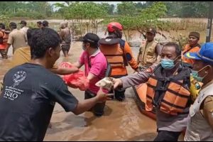 Polres Pasuruan Kota Bersama Instasi Terkait Berikan Bantuan Warga Terdampak Banjir