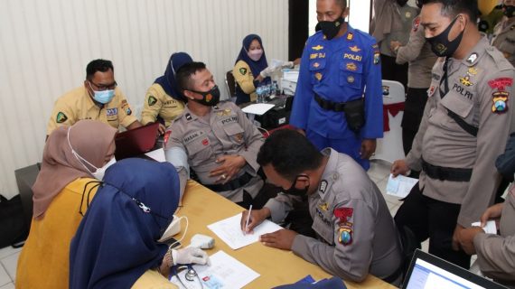 Ratusan Personil TNI-Polri Hingga ASN dan Masyarakat Umum Ikuti Vaksin Booster di Mapolres Bangkalan