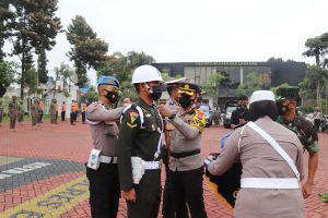 Kapolres Batu Pimpin Apel Gelar Pasukan Operasi Keselamatan Semeru Tahun 2022