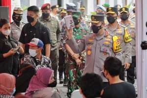 Forkopimda Jatim Mendampingi Kapolri Cek Kesiapan Posko di Terminal Purabaya