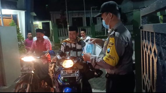Bulan Suci Ramadhan, Polsek Ngantang Lakukan Operasi Yustisi Bagi Masker