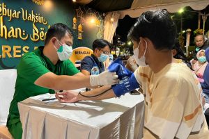 Polres Batu Gelar Vaksinasi Malam, AKBP Yogi : Hadiah Utama 2 Motor Matic