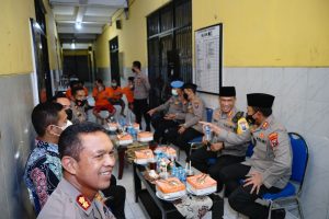 Ramadhan Berkah, Kapolrestabes Surabaya Gelar Buka Bersama 460 Tahanan