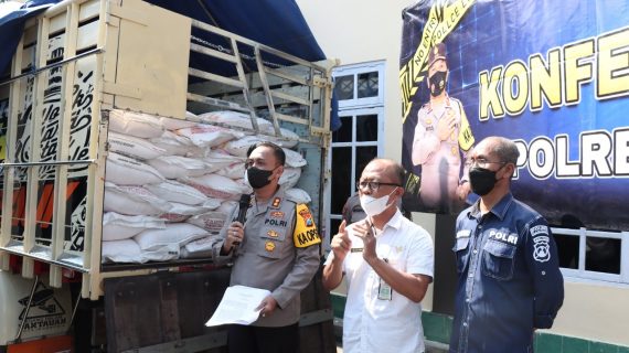 Polres Sampang Berhasil Gagalkan Penyelundupan 17 Ton Pupuk Bersubsidi