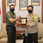 Tingkatkan Sinergitas TNI-Polri, Kapolda Jatim Sambut Hangat Kunjungan  Kehormatan Pangdiv II Kostrad