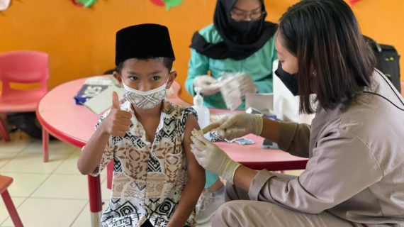 Menjelang Hari Raya Idul Fitri 1443 H, Polres Batu Lakukan Akselerasi Vaksinasi Merdeka Anak
