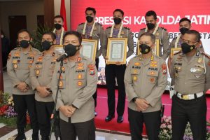 Kapolda Apresiasi Lima Atlet Bola Volley Anggota Polri Polda Jatim Peraih Medali Emas di Sea Games 2021 Vietnam