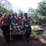 Polres Bondowoso dan Tim Evakuasi Temukan Pendaki Gunung Ijen yang Hilang Dalam Kondisi Selamat