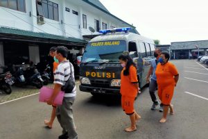 Penyidik Satreskrim Polres Malang Serahkan 3 Jaksa Gadungan ke Kejaksaan Negeri Malang