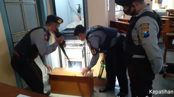 Jamin Keamanan Ibadah Kenaikan Isa Almasih,Polres Bojonegoro Sterilisasi Gereja