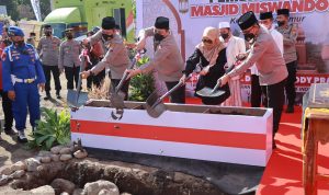 Waka Polri Letakan Batu Pertama Pembangunan Masjid di Kediri