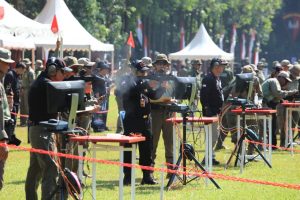 Pati Polri dan Wartawan Ramaikan Lomba Menembak Piala Kapolri