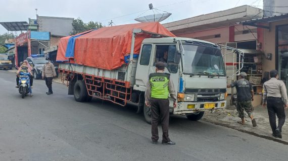 Memutus Wabah PMK, Polsek Ngantang Lakukan Penyekata 24 Jam di Pos Kambal