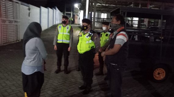 Polsek Junrejo Polres Batu Koordinasi Bersama Antara RPH dan Blantik Terkait Prosedur Pemotongan Hewan