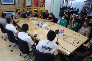 Kapolrestabes Surabaya Ajak Bonek Merayakan Anniversary 95 th Persebaya Nobar di Mako Polrestabes