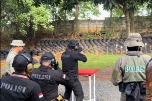 Ikuti Lomba Menembak Kapolri Cup Pati Polri-TNI dan Media 2022, Kapolda Jatim Raih Juara 1 Speed Shoot PCC MPX Beregu