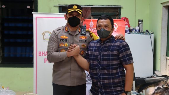Anjangsana Kapolres Batu Jenguk Keluarga Personel Polres Batu Yang Sakit