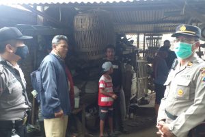 Jajaran Polsek Junrejo Lakukan Pendampingan Vaksinasi PMK Hewan Ternak