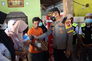 Polisi Peduli,Balita Kelainan Jantung Mendapat Bantuan Sosial dari Polres Bojonegoro